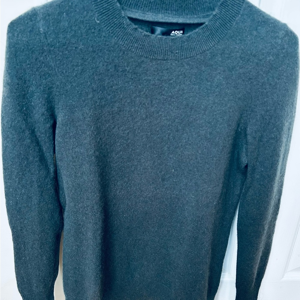 Aqua Women’s Charcoal Crewneck Cashmere Sweater